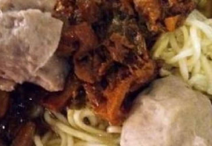 Sop Gurame Mbak Lili: Rahasia Rasa yang Bikin Warga Cilacap Rela Antre